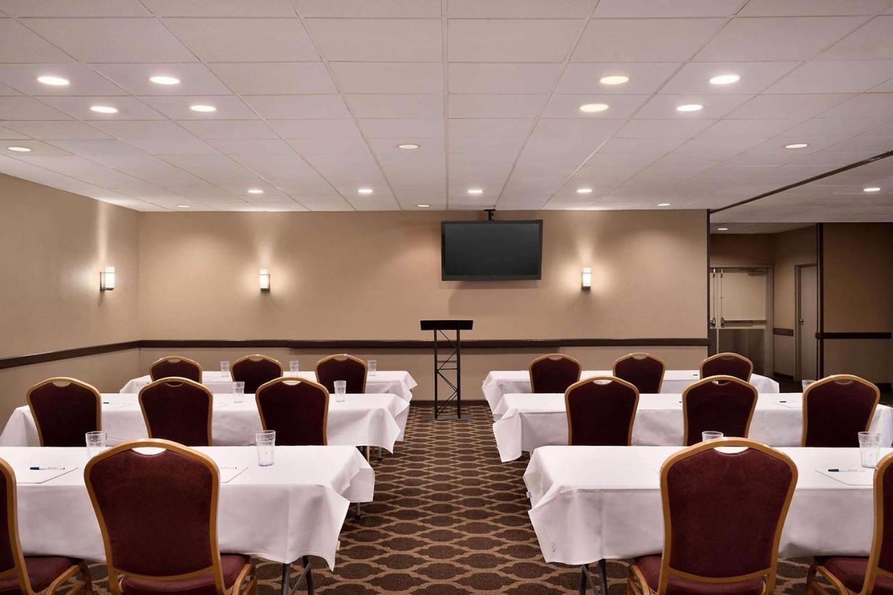 Days Inn By Wyndham คัลเพเพอร์ ภายนอก รูปภาพ